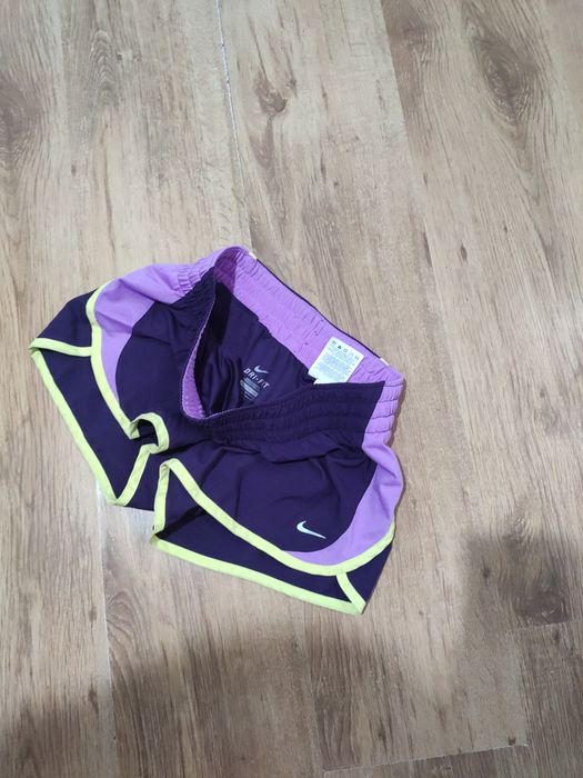 Pantaloni scurți de damă Nike mărimea S