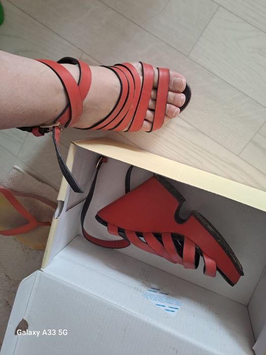 Тегин бесплатно обувь