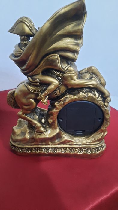 Часы настольные.