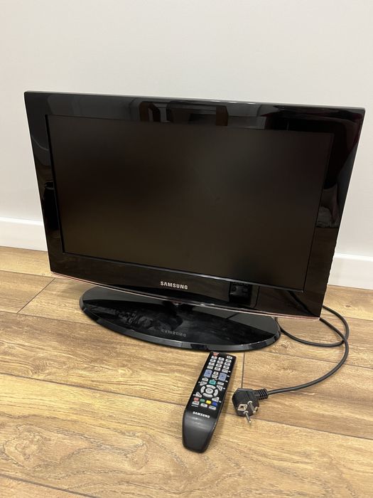 Телевизор Samsung LE22B450C4W