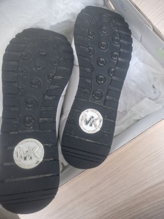 Продам кроссы MICHAEL KORS