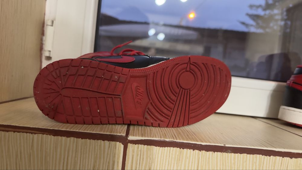 Jordan 1 mid black and red