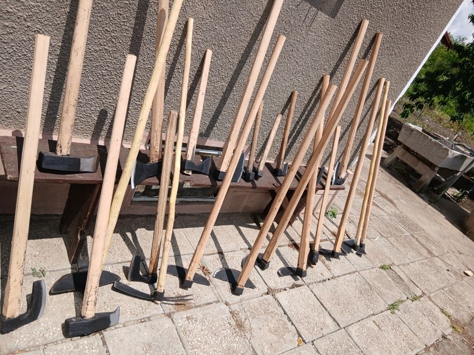 Ръчно ковани.от ресиорна стомана.