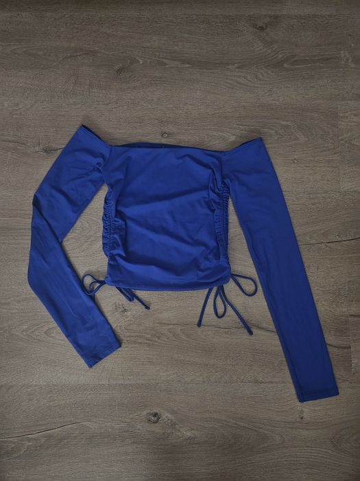 Top NOU Bershka, fără umeri