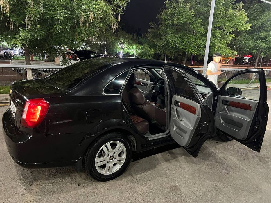 Продается автомобиль Ласетти свою