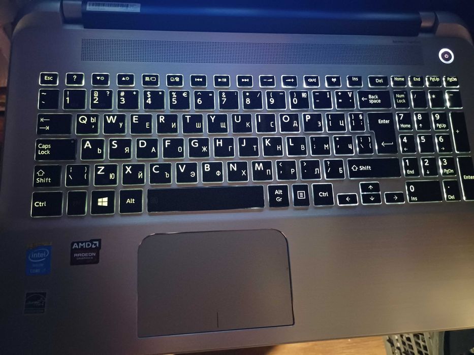 15.6'FullHD IPS Toshiba™i7/12GB Ram/AMD Radeon R7 - 2GB/240GB SSD