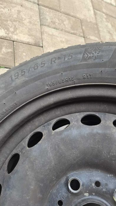 Jante tabla pe 15" cu capace, originale si anvelope de iarna Michelin pentru VW GOLF 7