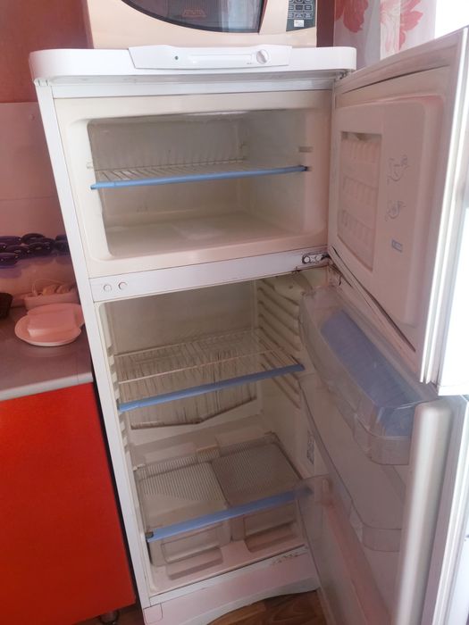 Продам холодильник индезит