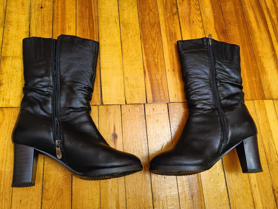 Продам женские зимние сапоги