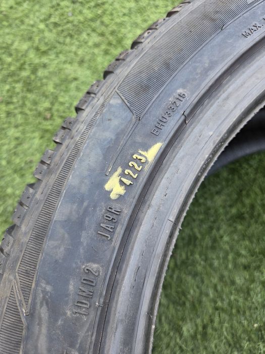 275 40 19 Dunlop m+s O Bucata