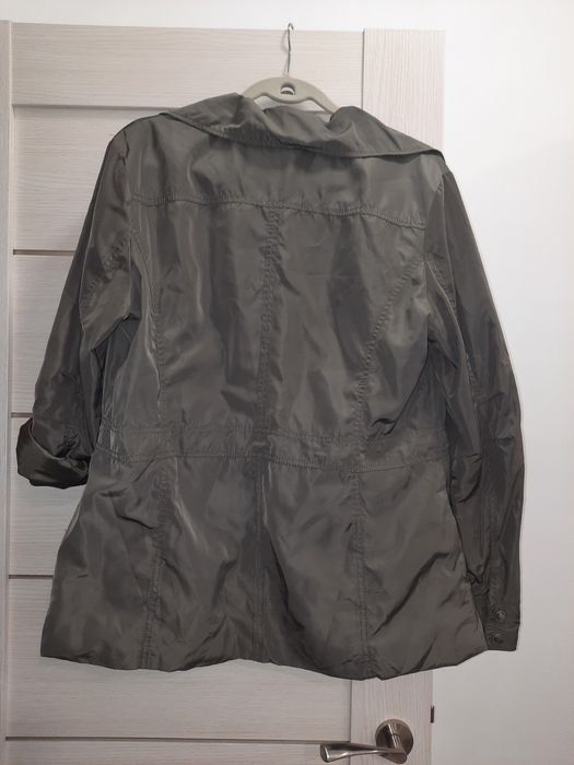 Дамско яке - ветровка