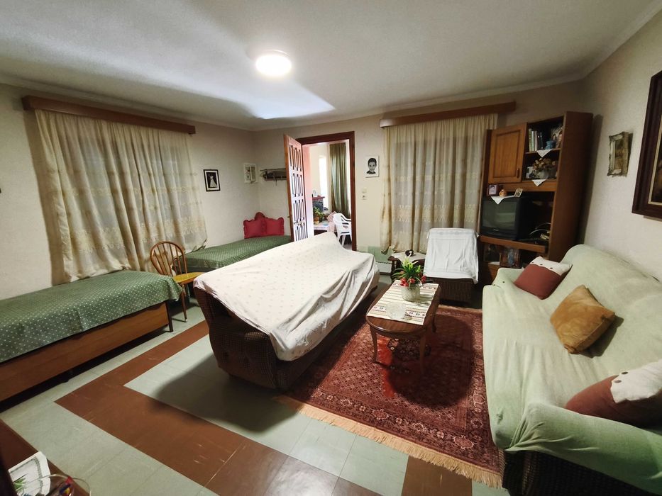 Продава къща 59м2 с ид.част от двор 900м2 в центъра на Кердилия,Гърция