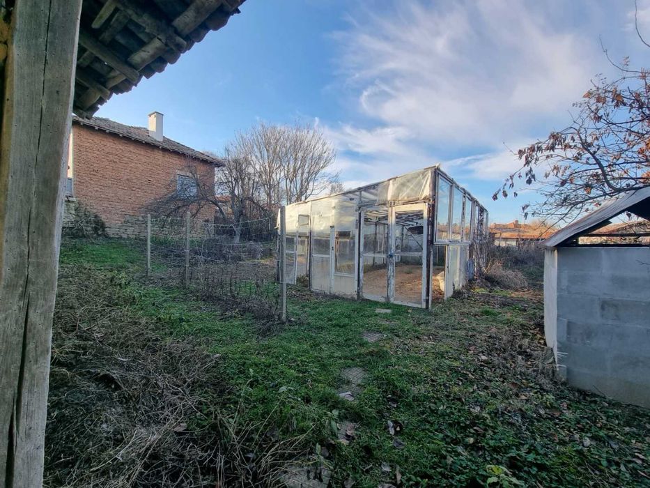 Продава се Къща в с. Ивански, Област Шумен - 941 кв.м за 29 €/кв.м - Снимка #11