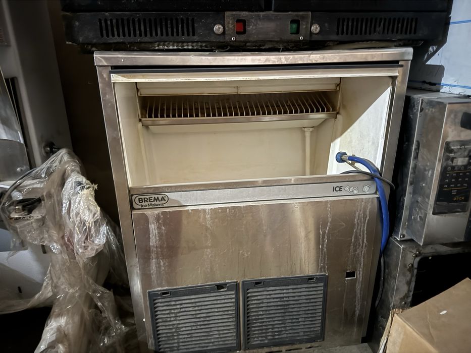 Продается витринный холодилник