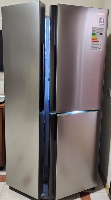 Холодильник Samsung с пластиной охлаждения Metalcooling 634л