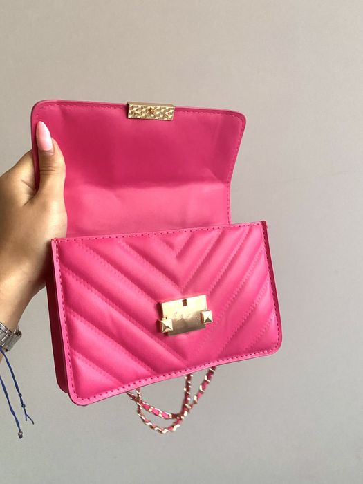 Кокетна дамска чанта