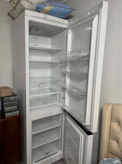 Продам холодильник интыщит