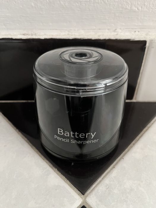 Електрическа острилка на батерии острилка за моливи училище