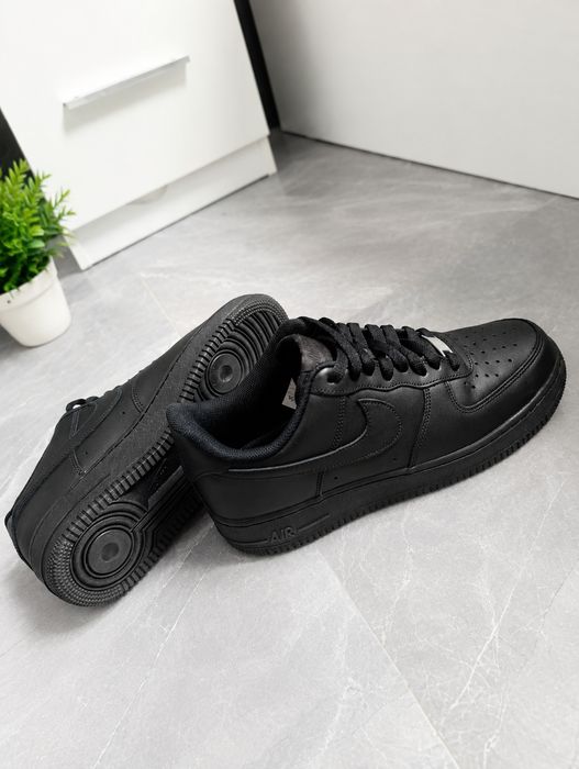 Nike Air Force 1 '07 LE Triple Black EU43 Noi + Bon