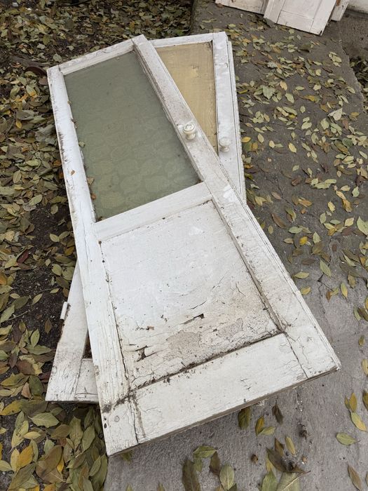 Двери деревянные.