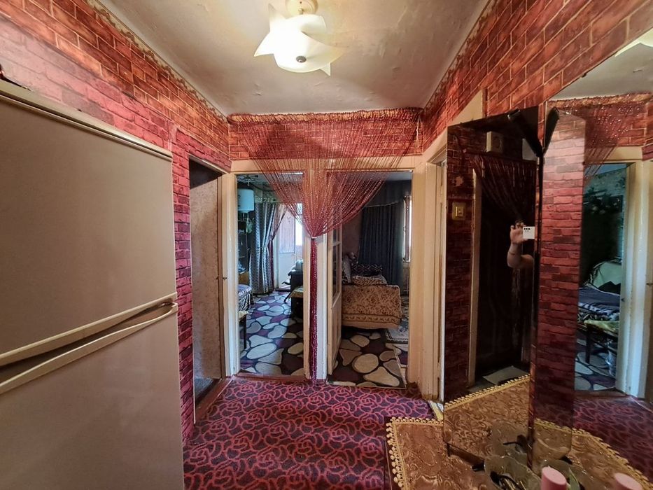 Продаётся 2-ух комнатная квартира в кирпичной доме в районе Киргили