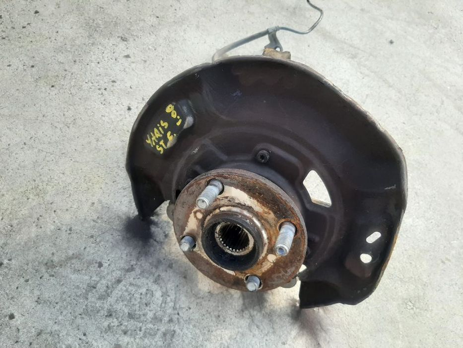 fuzeta stanga fata  1.0 b toyota yaris 3 p13