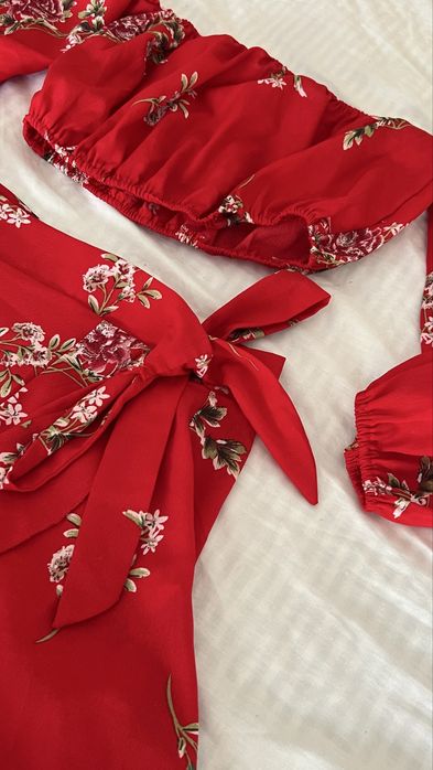 Комплект с топ и пола с отворени рамене от 2 части. Размер XS