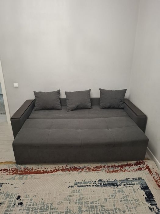 Диван для дома .