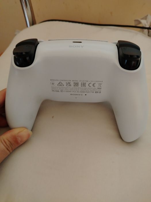 Джойстици за PS5