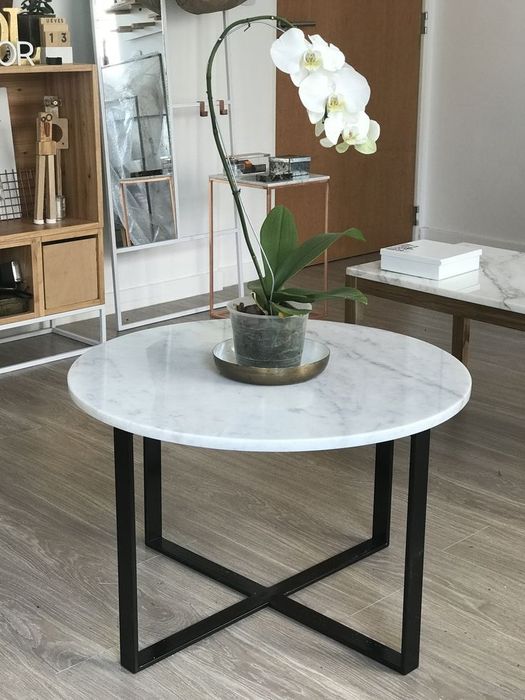 Jurnalniy stolik loft