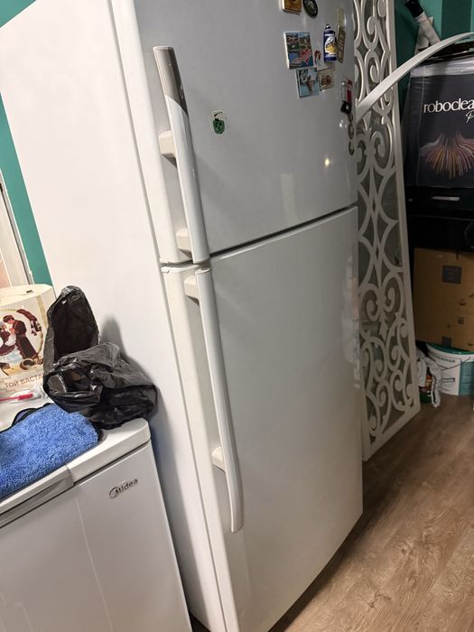 Большой холодильник Daewoo