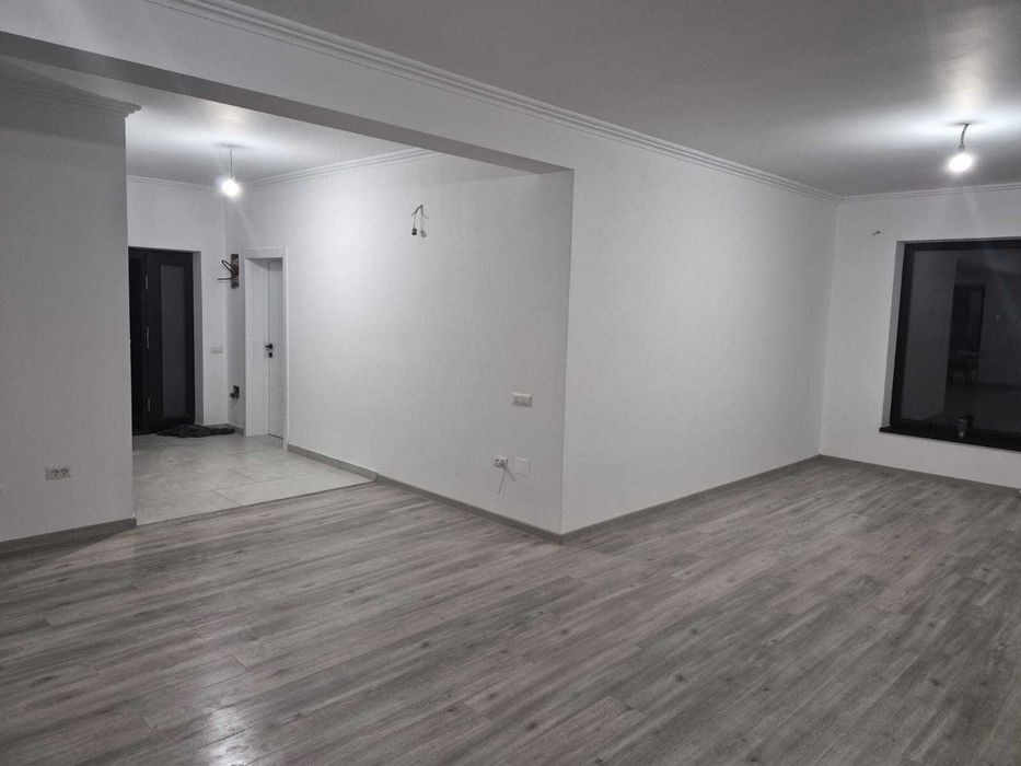 Casă parter 240mp + teren 900mp – Târgu Neamț