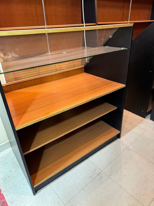 Продам витринные полки , стилажии