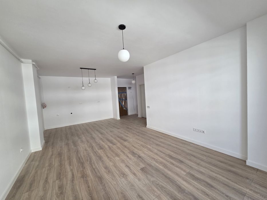 Apartament 2 camere, 45 mp, intermediar, garaj,  balcon, Zona Eroilor