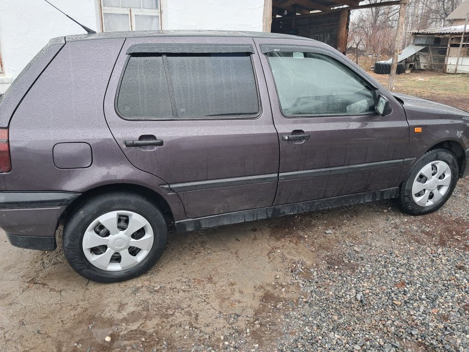 Гольф 3. 1.8 моно. Бағасы 900000тг.