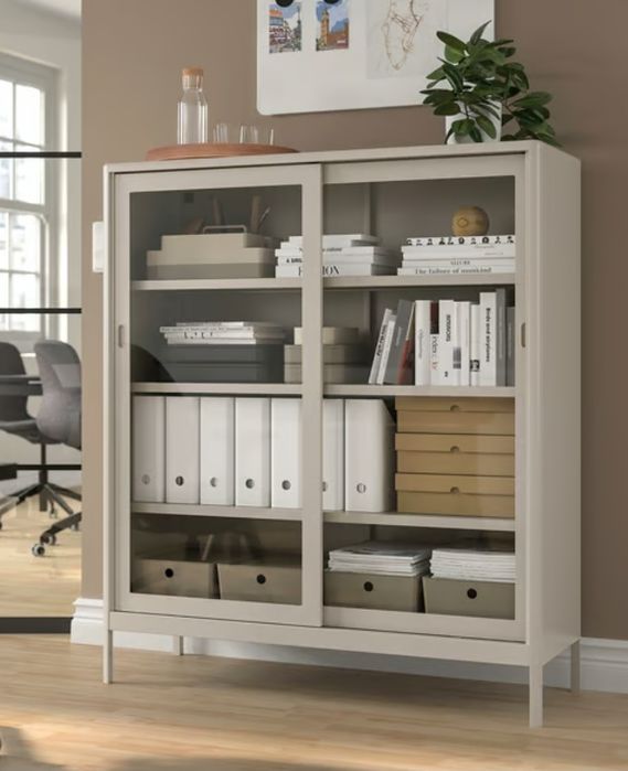 Vitrină Ikea, model Idasen