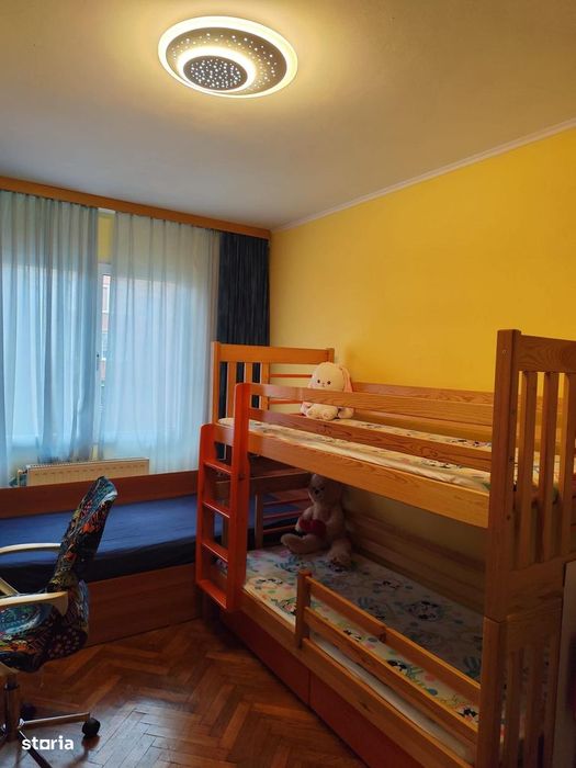 Proprietar Apartament 3 camere etaj 2/4, însorit, Piața Astra +parcare
