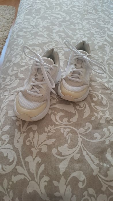 Маратонки бели nike