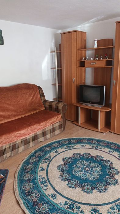 Închiriez casa in centrul Beiușului