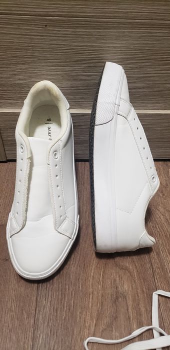 Белые кроссовки- кеды NewYorker