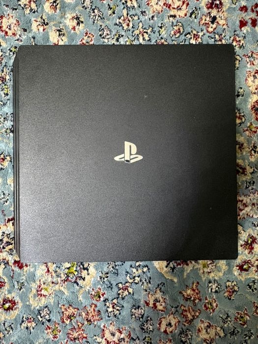 Продам плейстейшин - PS4 pro