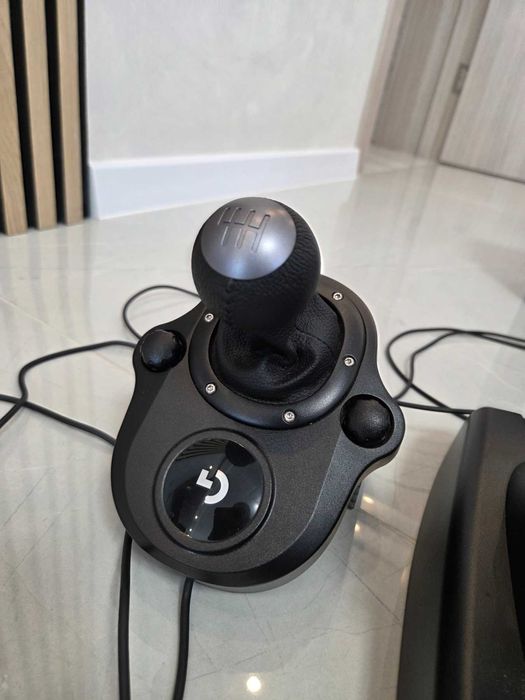 Logitech G29 волан + педали + скоростен лост - PC и Playstation