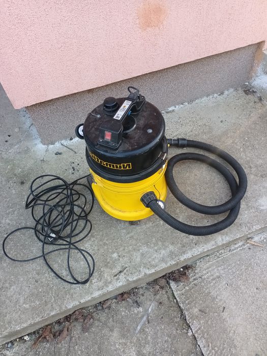 Aspirator profesional Numatic HZ370