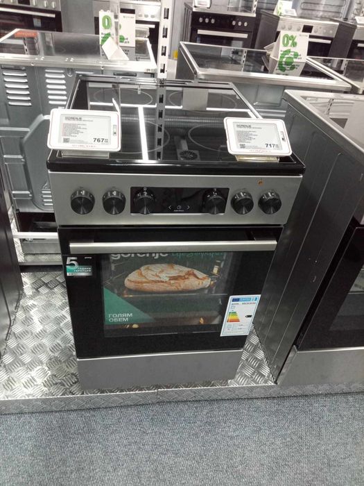 Gorenje печка с фурна и всички основни функции.