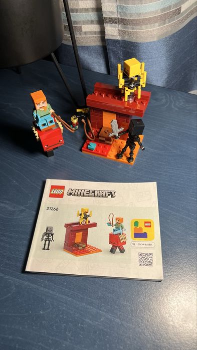 Set Lego 21266 Minecraft batalie in Nether