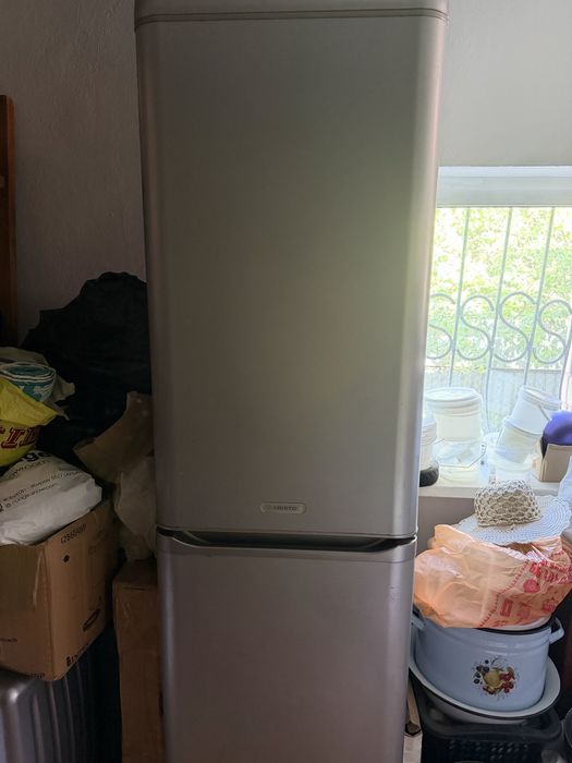 Продам холодильник ARISTON 2х камерный