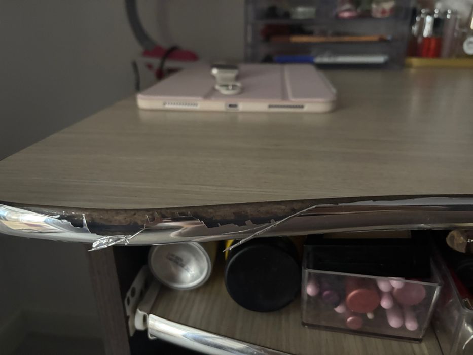 Birou facut la comanda ca si nou