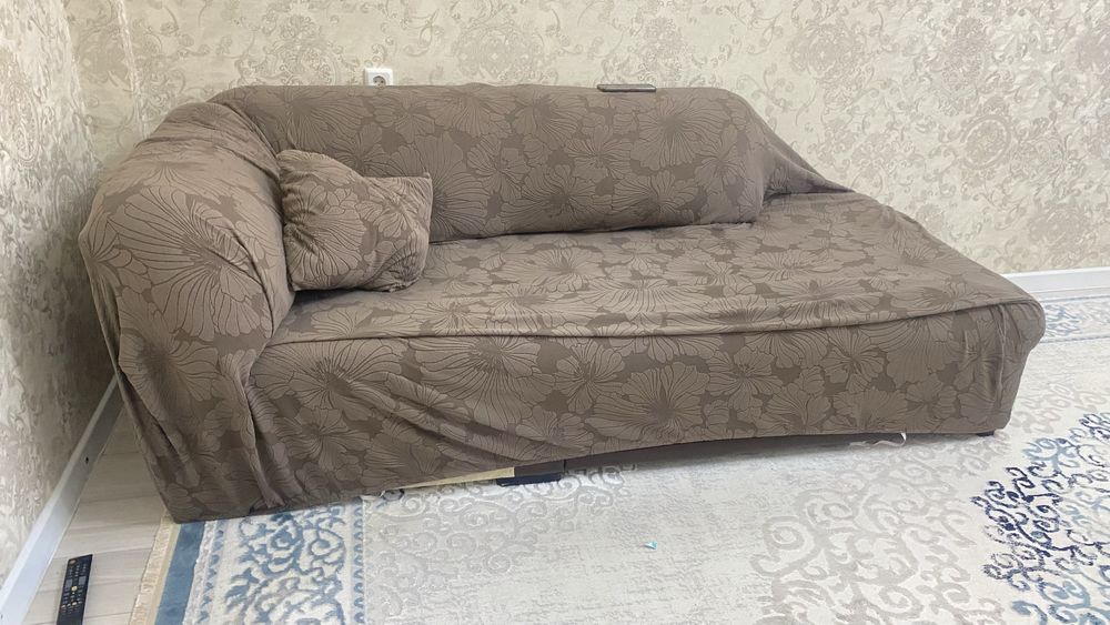 Углавой диван в хорошем состоянийй