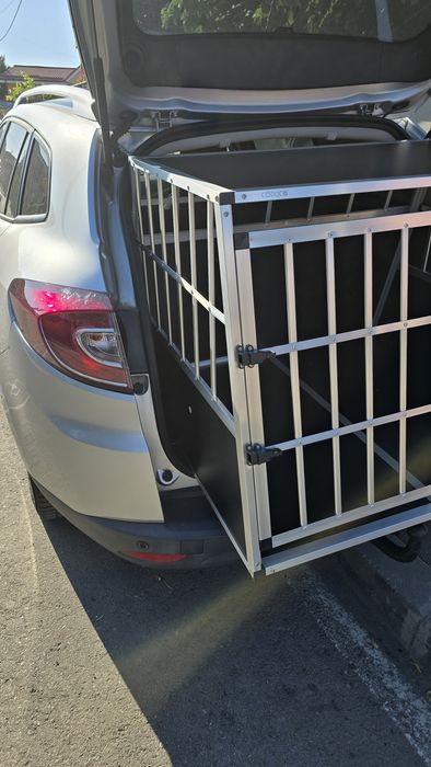 Vând cușcă transport câini