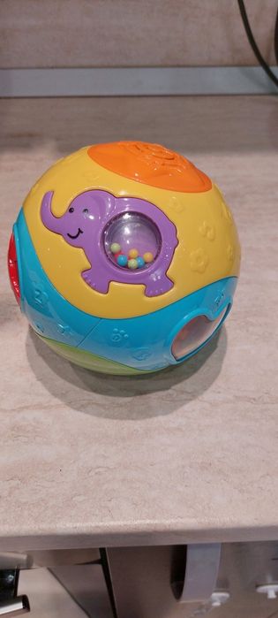 Детски  играчки.Едната е музикална.